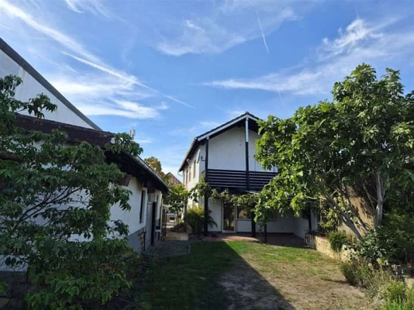 Immobilie in Weisenheim am Sand - Wohnhaus mit schönem Garten, Garage, Schuppen und Sauna - Bild 0