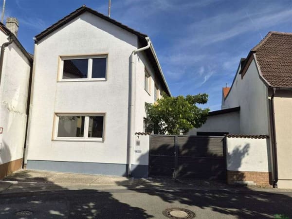 Immobilie in Weisenheim am Sand - Wohnhaus mit schönem Garten, Garage, Schuppen und Sauna - Bild 1