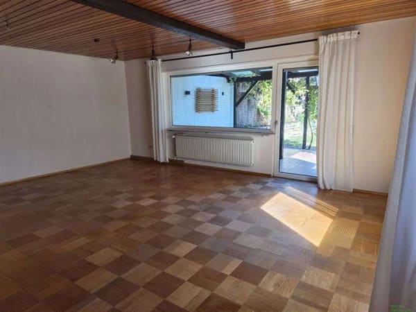 Immobilie in Weisenheim am Sand - Wohnhaus mit schönem Garten, Garage, Schuppen und Sauna - Bild 4