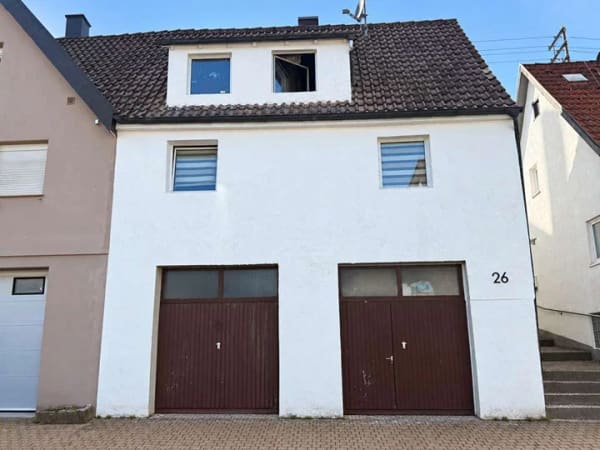 Immobilie in Waldachtal - Praktische Doppelhaushälfte- teilsaniert zur weiteren Gestaltung - Bild 0