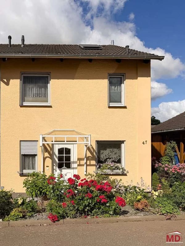 Immobilie in Gersdorf - Gepflegte schöne Doppelhaushälfte mit herrlich angelegtem Garten - Bild 1