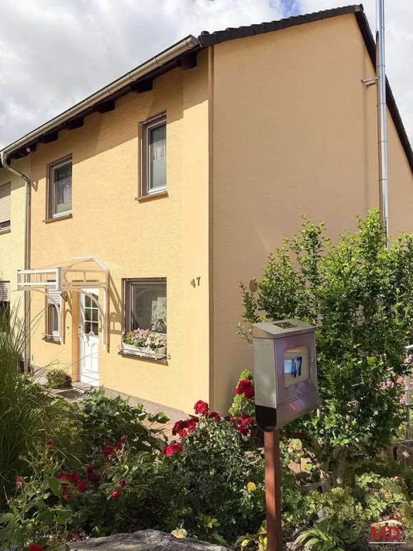 Immobilie in Gersdorf - Gepflegte schöne Doppelhaushälfte mit herrlich angelegtem Garten - Bild 2