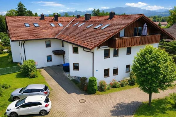 Immobilie in Raubling - Lichtdurchflutete 5 Zi.- Gartenwohnung mit zwei sonnigen Terrassen und großem Garten - Bild 0