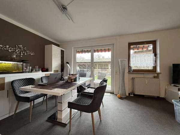 Immobilie in Raubling - Lichtdurchflutete 5 Zi.- Gartenwohnung mit zwei sonnigen Terrassen und großem Garten - Bild 3