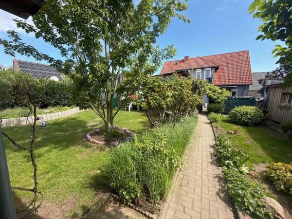 Immobilie in Garz/Rügen - Einfamilienhaus mit Ferienhaus und grünem Garten in Garz - Bild 0