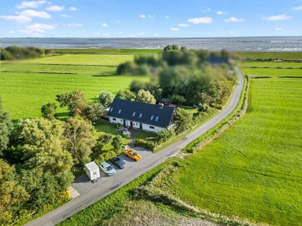 Immobilie in Vollerwiek - Wo der Deich den Horizont trifft – Saniertes Doppelhaus | Großer Garten und Sonne von früh bis spät - Bild 1