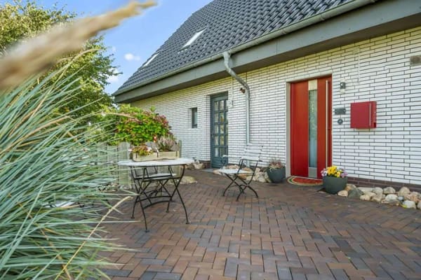 Immobilie in Vollerwiek - Wo der Deich den Horizont trifft – Saniertes Doppelhaus | Großer Garten und Sonne von früh bis spät - Bild 3