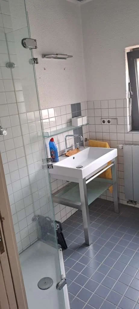 Immobilie in Albersweiler - Albersweiler   geräumiges Ein- bis Zweifamilienhaus mit 3 Garagen - Bild 1
