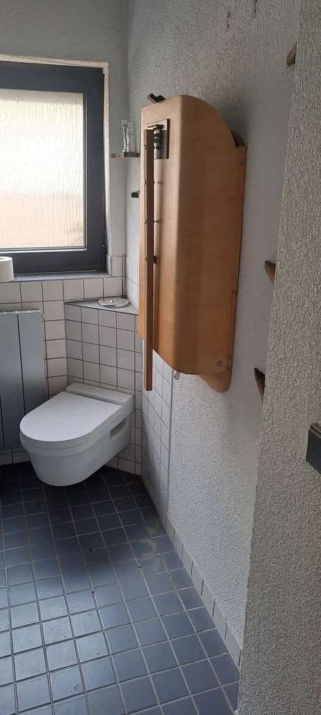 Immobilie in Albersweiler - Albersweiler   geräumiges Ein- bis Zweifamilienhaus mit 3 Garagen - Bild 2