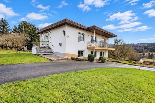 Immobilie in Weinbach - Haus mit Weitblick & 1.213 m² Grundstück - viel Platz und Potenzial - Bild 0