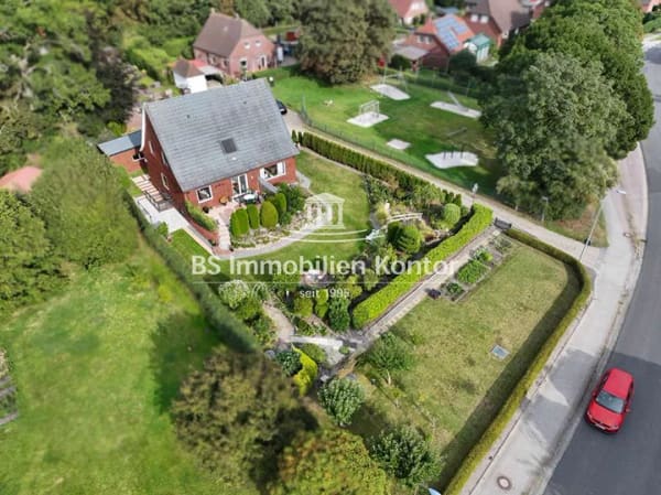 Immobilie in Hinte - Top gepflegtes Einfamilienhaus mit Garage und gr. Gartenanlage! - Bild 1