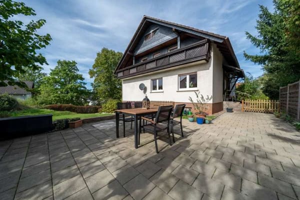 Immobilie in Münchhausen - Viel Platz für Ihre Wohnideen – Zweifamilienhaus mit großem Garten in Münchhausen - Bild 1