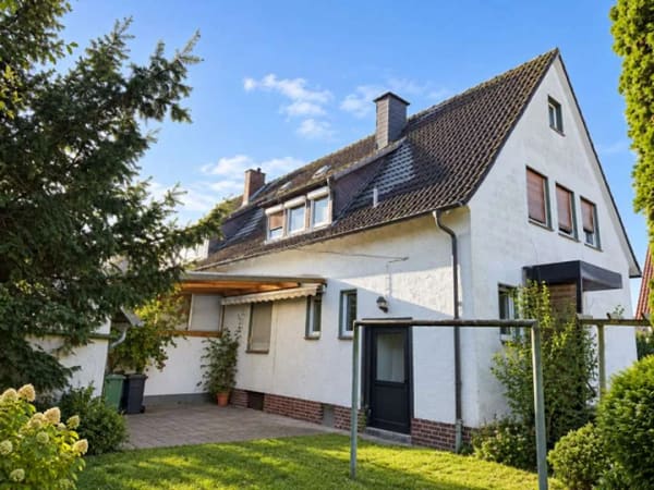 Immobilie in Rheda-Wiedenbrück - Familienhaus mit großem Grundstück/weitere Bebauungsmöglichkeit
(Erbpacht)
*4243 G Wiedenbrück - Bild 1