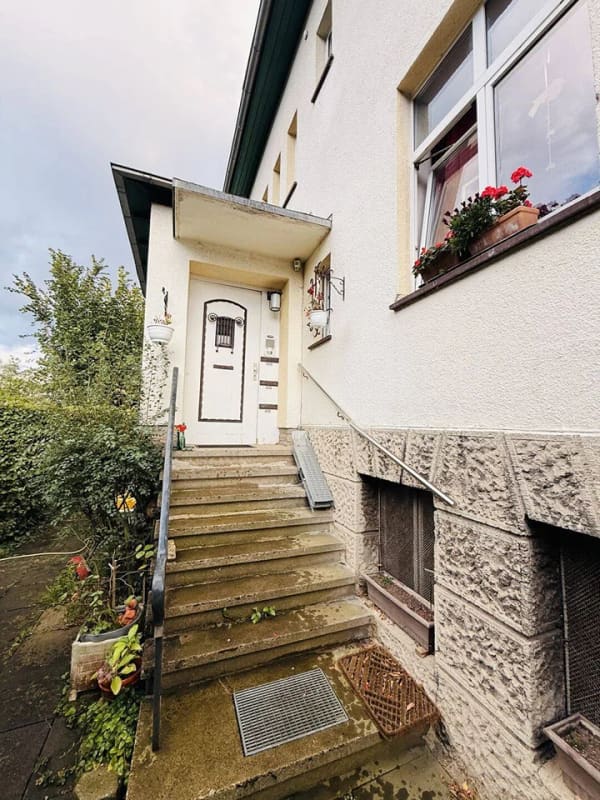 Immobilie in Northeim - Großzügige Altbauwohnung im 1.OG mit Balkon und Gestaltungspotenzial in Northeim - Bild 3