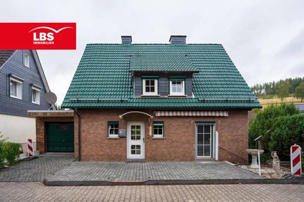 Immobilie in Erndtebrück - Modernisiertes Einfamilienhaus mit Einliegerwohnung, Garten und Bachlauf in Erndtebrück - Bild 0