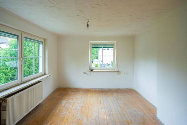 Immobilie in Erndtebrück - Modernisiertes Einfamilienhaus mit Einliegerwohnung, Garten und Bachlauf in Erndtebrück - Bild 4