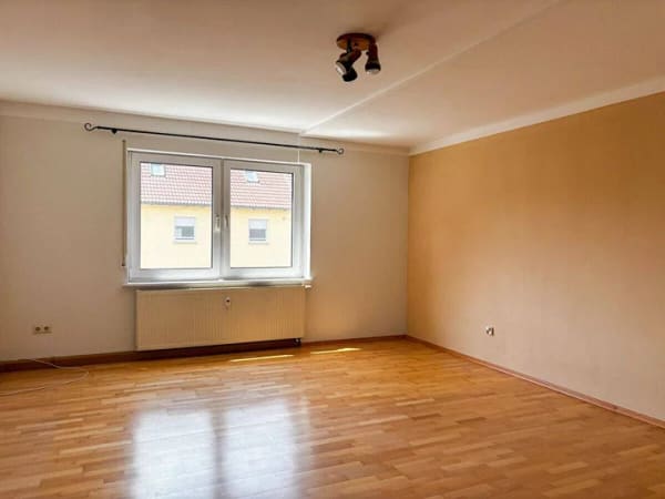 Immobilie in Teublitz - Zweifamilienhaus im Herzen von Teublitz - Bild 2