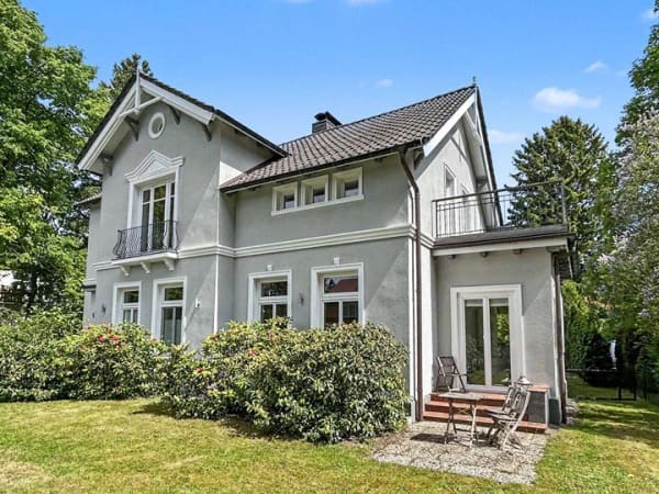 Immobilie in Trittau - Eleganz trifft Perspektive: Hochwertiges Mehrfamilienhaus mit großzügigem Baugrundstück in Trittau - Bild 0