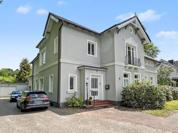 Immobilie in Trittau - Eleganz trifft Perspektive: Hochwertiges Mehrfamilienhaus mit großzügigem Baugrundstück in Trittau - Bild 1