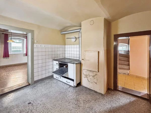 Immobilie in Regnitzlosau - Historisches Bauernhaus mit Scheune, Stall und großem Grundstück - viel Platz für Ideen - Bild 3