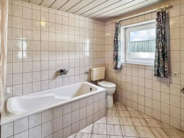 Immobilie in Regnitzlosau - Historisches Bauernhaus mit Scheune, Stall und großem Grundstück - viel Platz für Ideen - Bild 4
