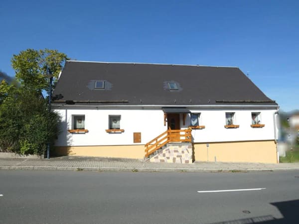 Immobilie in Saalburg-Ebersdorf - Stilvolles Familienhaus mit besonderem Innendesign in Saalburg-Ebersdorf OT Schönbrunn! - Bild 1