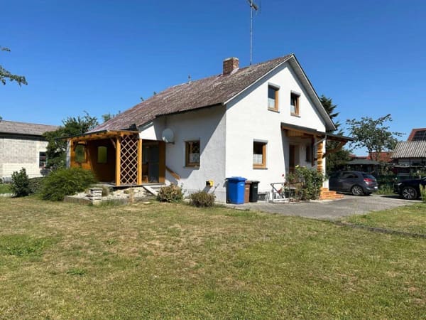 Immobilie in Osterhofen - Osterhofen - Einfamilienhaus auf großem Grundstück in ruhiger Sackgassenlage - Bild 0