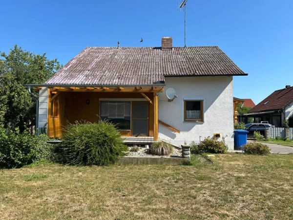 Immobilie in Osterhofen - Osterhofen - Einfamilienhaus auf großem Grundstück in ruhiger Sackgassenlage - Bild 1