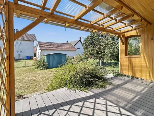 Immobilie in Osterhofen - Osterhofen - Einfamilienhaus auf großem Grundstück in ruhiger Sackgassenlage - Bild 2