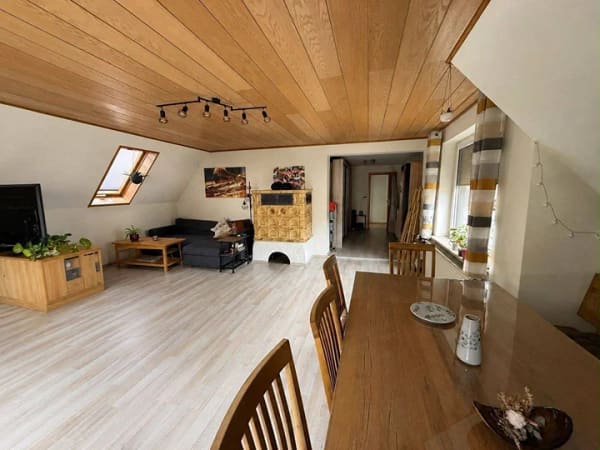 Immobilie in Betzenstein - Tomaten selbst anpflanzen! Helle 3-Zimmer-DG mit Balkon und Gartenanteil! - Bild 2