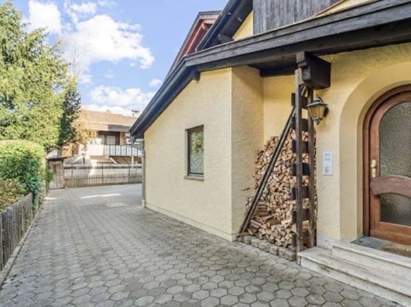 Immobilie in Garmisch-Partenkirchen - Garmisch: MFH, 3 Wohneinheiten, 2 vermietet, gute Baureserven, gewerbl. Nutzung, auch Gastro möglich - Bild 2