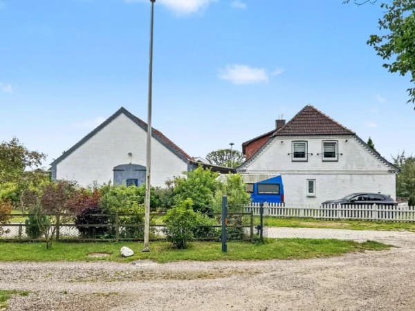 Immobilie in Blekendorf - Drei Wohneinheiten, Stallgebäude  und verpachtete Wiesenfläche - Ihr Mehrfamilienhaus in Ostseenähe - Bild 0