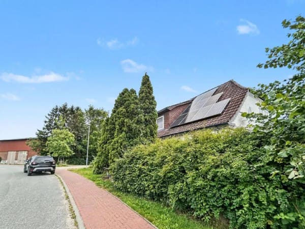 Immobilie in Blekendorf - Drei Wohneinheiten, Stallgebäude  und verpachtete Wiesenfläche - Ihr Mehrfamilienhaus in Ostseenähe - Bild 1