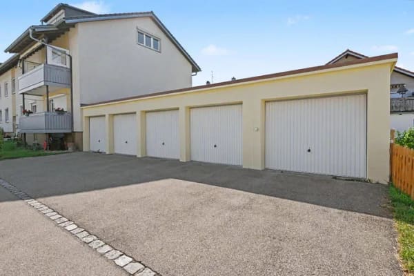 Immobilie in Lindenberg im Allgäu - Geräumige Eigentumswohnung im 1. Obergeschoss mit drei Balkonen in Lindenberg - Bild 1