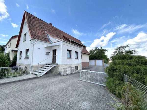 Immobilie in Duingen - Großes Haus mit 7 Zimmern, 2 Küchen, Doppelgarage und großem Grundstück in Duingen - Bild 1