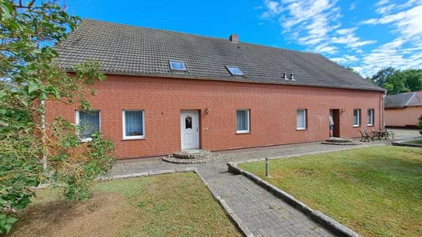 Immobilie in Vogelsang-Warsin - Mehrfamilienhaus am Stettiner Haff mit 3,7 ha Grundstück - Bild 1