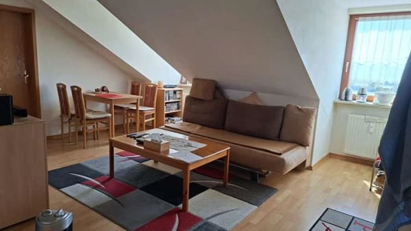 Immobilie in Langweid am Lech - Wohnen mit Charakter: 2-Zimmer-Dachgeschosswohnung in Langweid - Bild 2