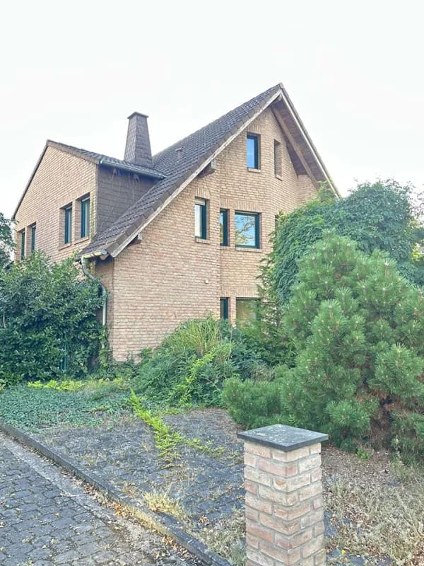 Immobilie in Kaltenengers - Großzügiges Einfamilienhaus mit Doppelgarage, PV-Anlage & weitläufigem Garten - Bild 2