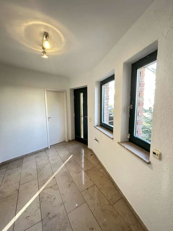 Immobilie in Kaltenengers - Großzügiges Einfamilienhaus mit Doppelgarage, PV-Anlage & weitläufigem Garten - Bild 3