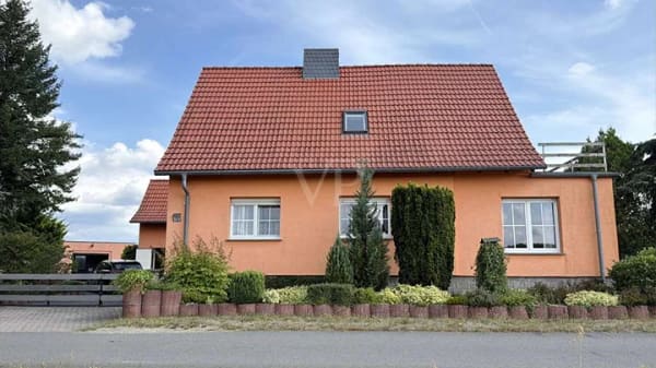 Immobilie in Hohenbocka - Idyllisch wohnen am Waldrand – Einfamilienhaus mit großem Grundstück, Pool und Dachterrasse - Bild 1