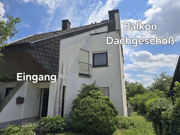 Immobilie in Schöneck - EINFAMILIENHAUS MIT AUSSERGEWÖHNLICHER ARCHITEKTUR SEP STUDIO IM DG --- DUSCHBAD – KÜCHE UND BALKON GROSSZÜGIGE GESTALTUNG --- AUF 3 ETAGEN + KELLER - Bild 0