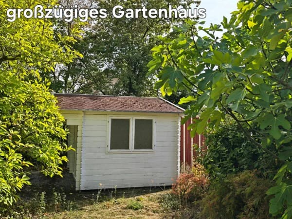 Immobilie in Schöneck - EINFAMILIENHAUS MIT AUSSERGEWÖHNLICHER ARCHITEKTUR SEP STUDIO IM DG --- DUSCHBAD – KÜCHE UND BALKON GROSSZÜGIGE GESTALTUNG --- AUF 3 ETAGEN + KELLER - Bild 2