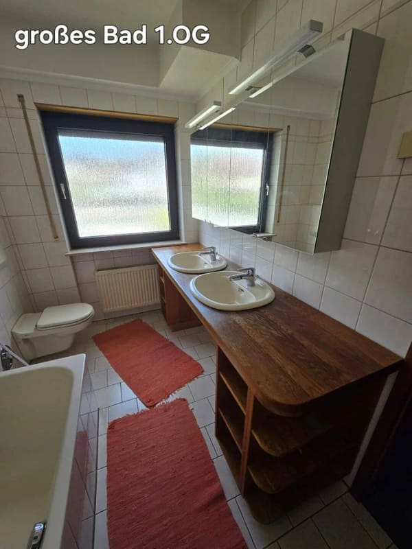Immobilie in Schöneck - EINFAMILIENHAUS MIT AUSSERGEWÖHNLICHER ARCHITEKTUR SEP STUDIO IM DG --- DUSCHBAD – KÜCHE UND BALKON GROSSZÜGIGE GESTALTUNG --- AUF 3 ETAGEN + KELLER - Bild 4
