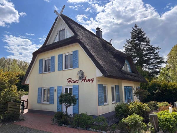 Immobilie in Glowe - Reetgedecktes Ferienhaus für 10 Personen in Glowe auf Rügen - Bild 0