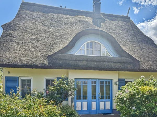 Immobilie in Glowe - Reetgedecktes Ferienhaus für 10 Personen in Glowe auf Rügen - Bild 1