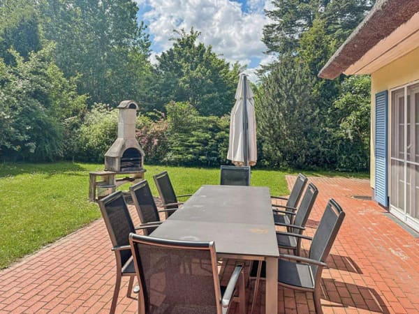 Immobilie in Glowe - Reetgedecktes Ferienhaus für 10 Personen in Glowe auf Rügen - Bild 2