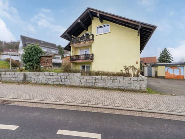 Immobilie in Breuberg - Eigennutzung oder Kapitalanlage: Teilvermietetes 3-Familienhaus in Breuberg - Bild 0