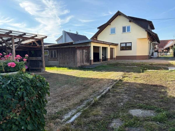 Immobilie in Schwanau - Idyllisches Wohnen mit Potenzial: Zweifamilienhaus mit großem Garten in Schwanau-Wittenweier - Bild 1