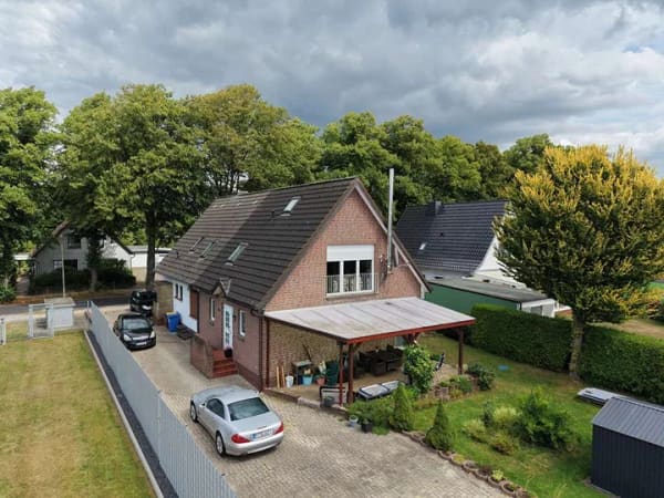 Immobilie in Tornesch - Zwei Häuser, Ihre Chance in Tornesch: Neu und Alt als Doppelhaushälften-Paket - Bild 0