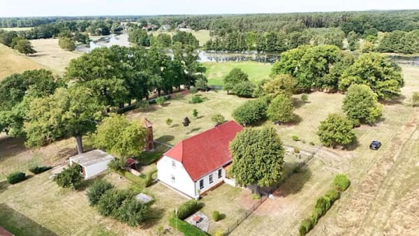 Immobilie in Lenzen (Elbe) - Absolute Alleinlage mit Blick auf die Löcknitz! Charmantes Anwesen in naturnaher Umgebung - Bild 1